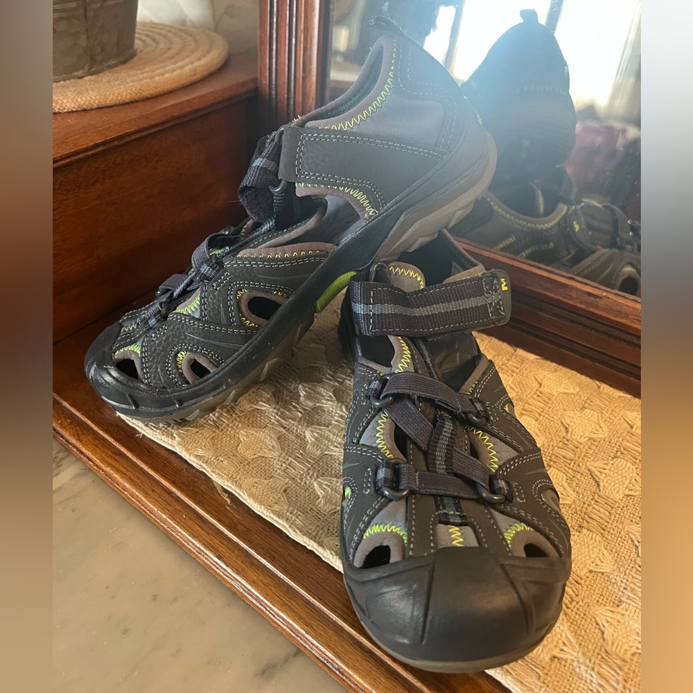 MERRELL Classic Hydro Close Toed Outdoor Hiking Sandals Navy Blue Boy's Size 4
